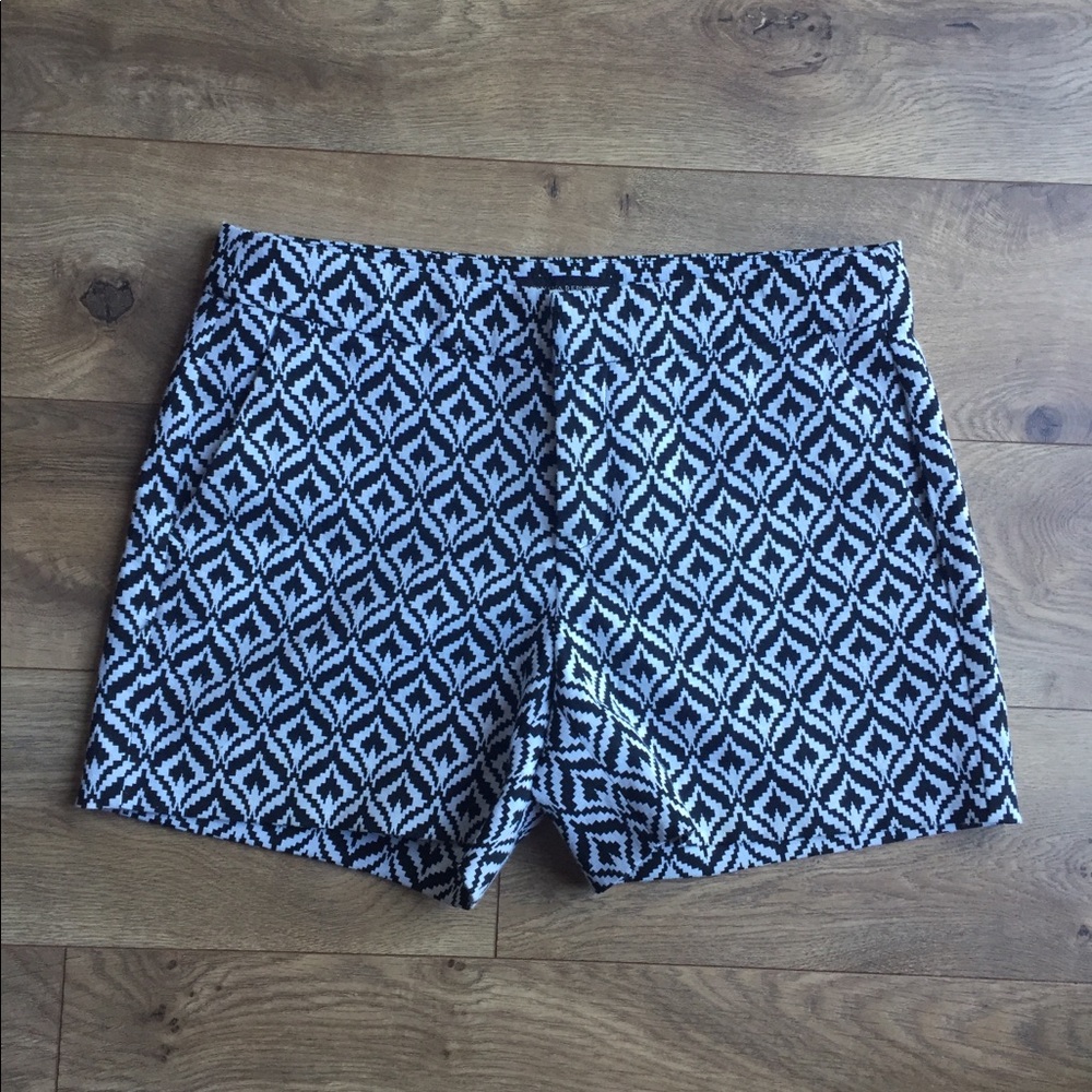 Banana Republic women’s Size 6 Dress Shorts